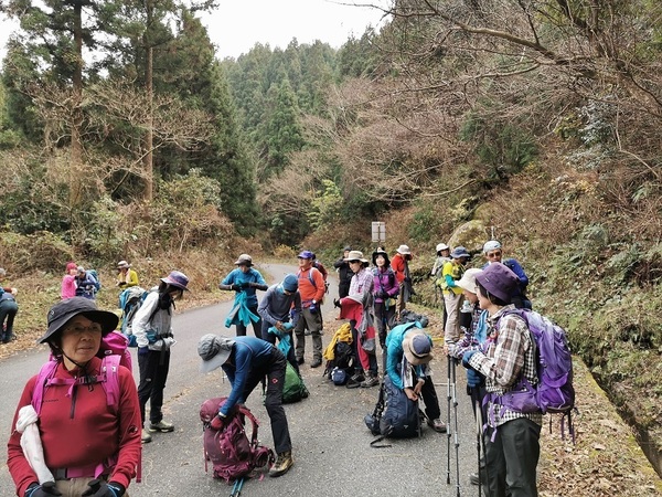 女岳登山口.jpg